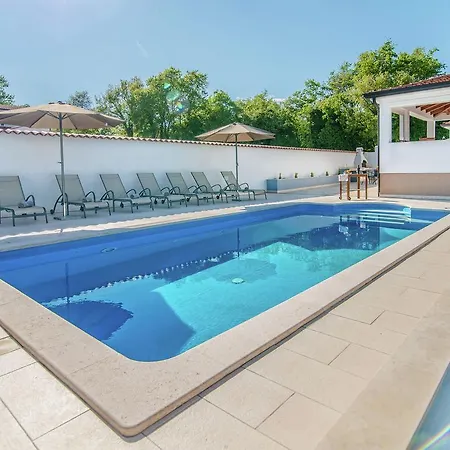 Villa Contemporary In With Swimming Pool *