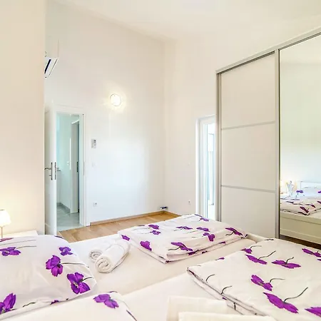 Contemporary In With Swimming Pool * Poreč