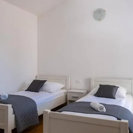 Ellen Sophie Villa *