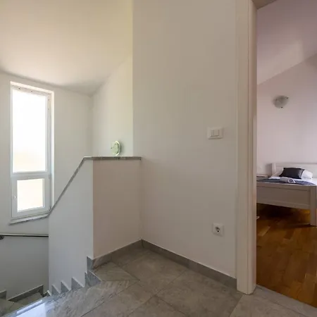 Ellen Sophie Villa Vrznaveri