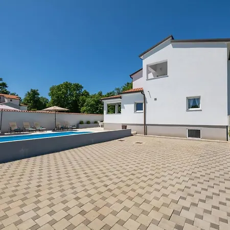 Ellen Sophie Villa *