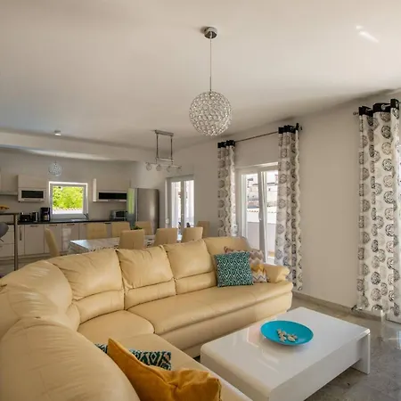 Ellen Sophie Villa *