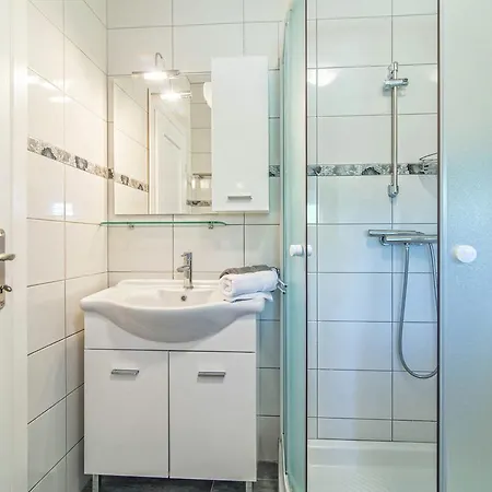 Villa Contemporary In With Swimming Pool Porec