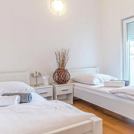 Contemporary In With Swimming Pool * Poreč