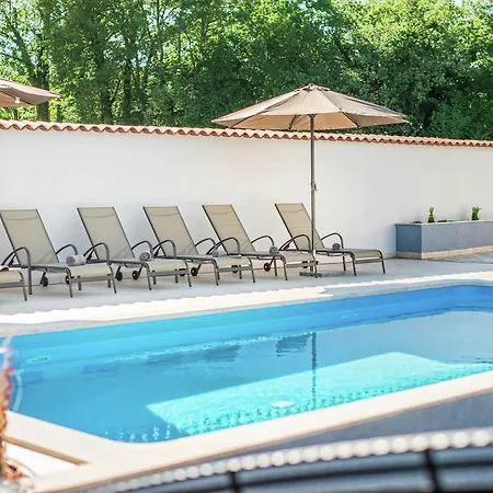 Villa Contemporary In With Swimming Pool Porec